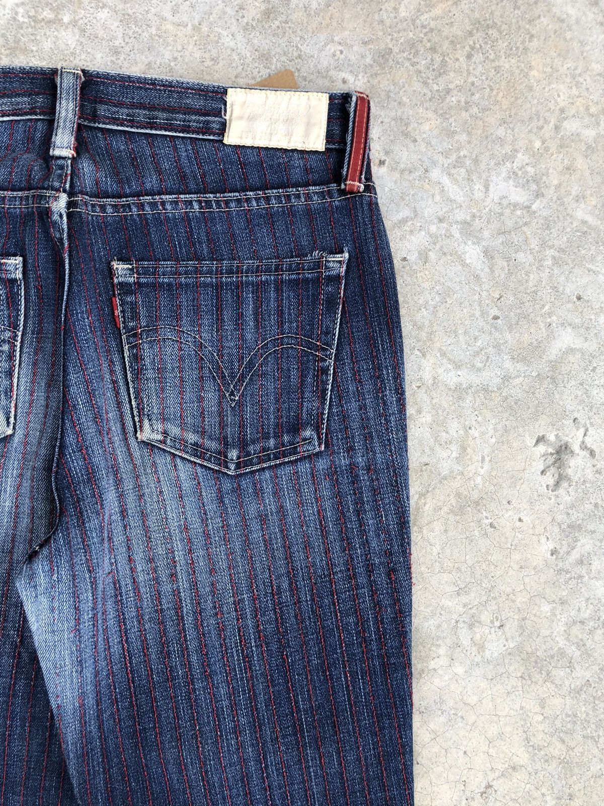 If Six Was Nine Levi’s Flared Jeans Hickory Distressed Size US 29 - 10 Thumbnail