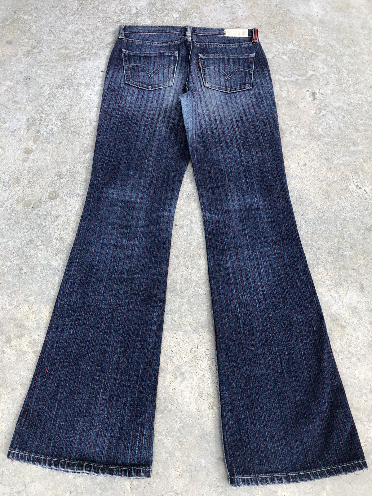 If Six Was Nine Levi’s Flared Jeans Hickory Distressed Size US 29 - 1 Thumbnail