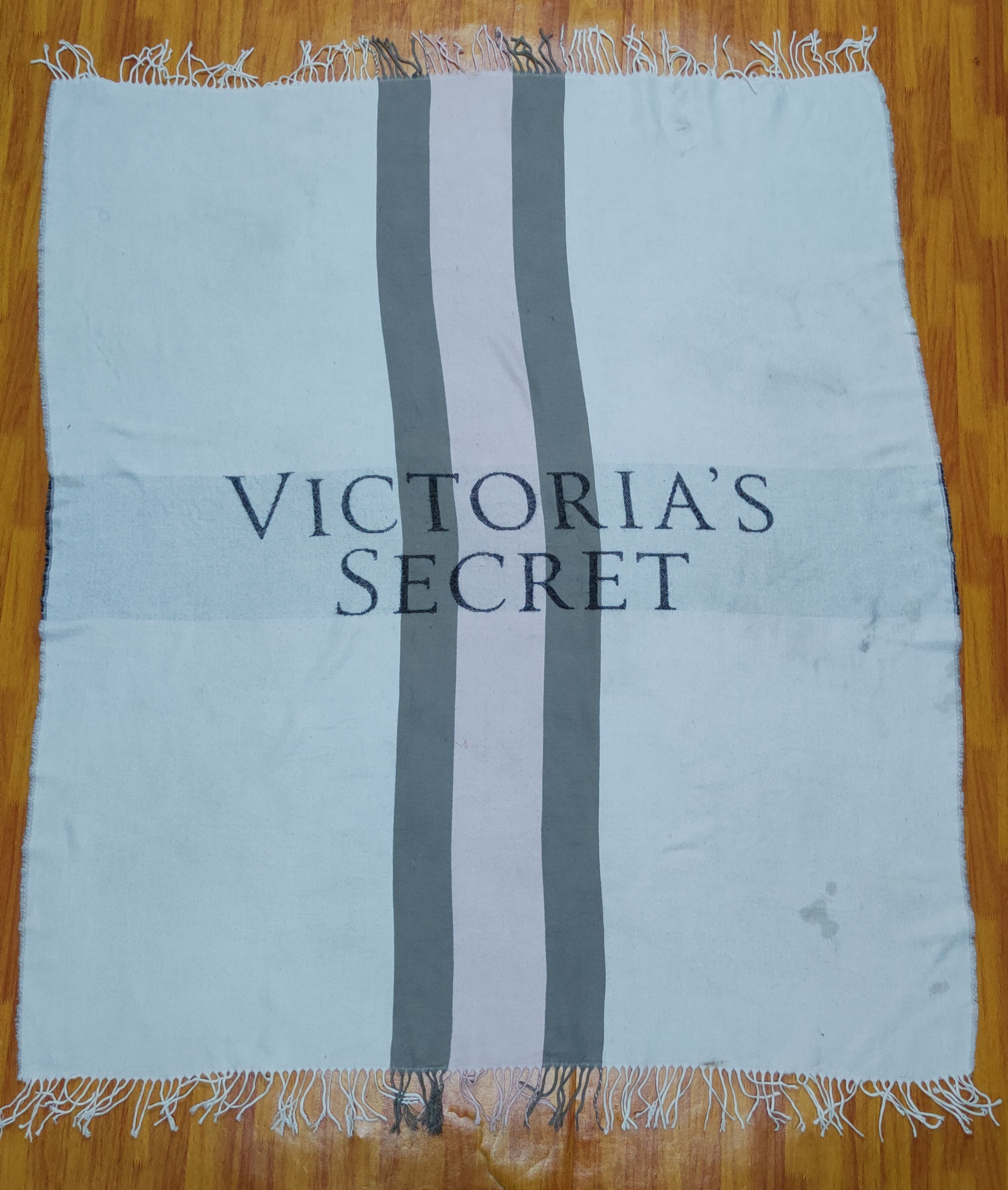 Aran Isles Knitwear × Victoria's Secret Victoria's Secret Ivory Pink big Muffler Scarves #S1047 Size ONE SIZE - 1 Thumbnail