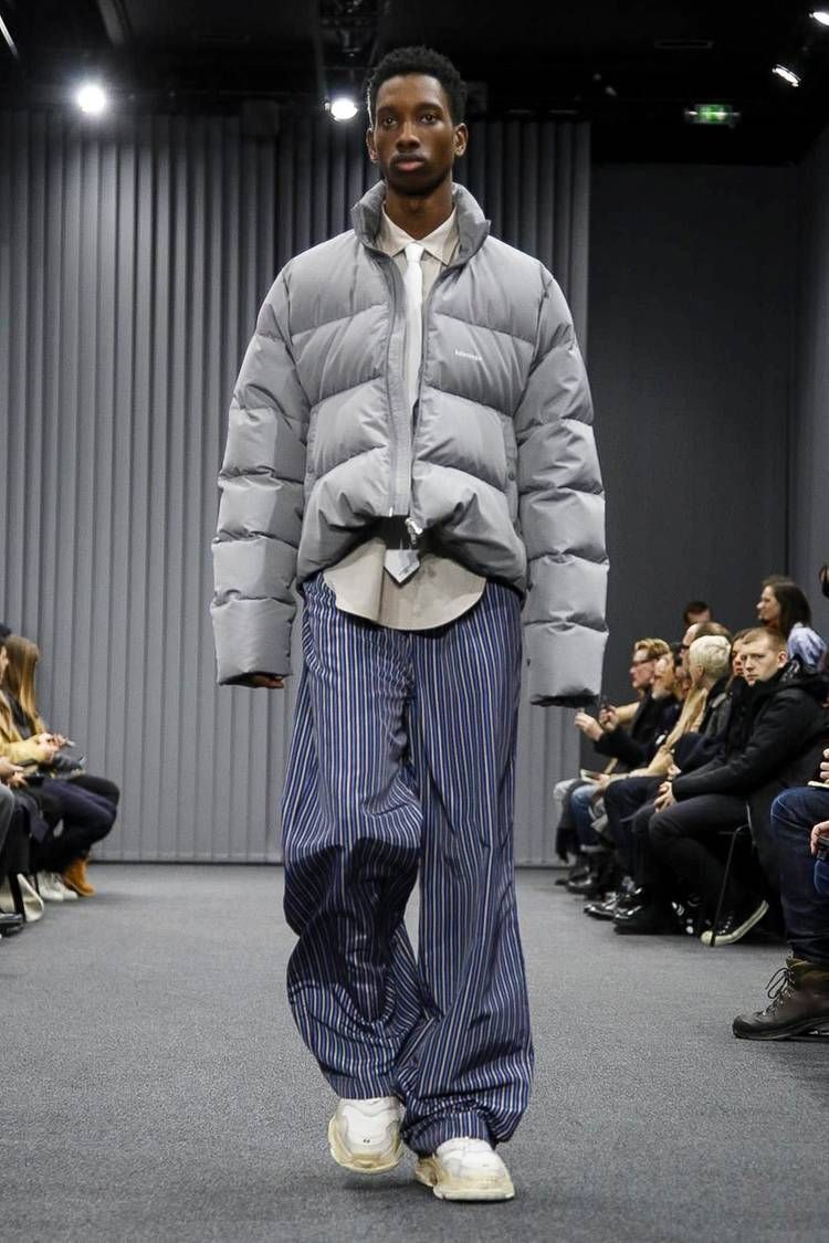 Balenciaga F/W 17 Runway Down Puffer Coat Gray size 44 XS Balenciaga F/W 17 Runway Down Puffer Coat Gray size 44 XS