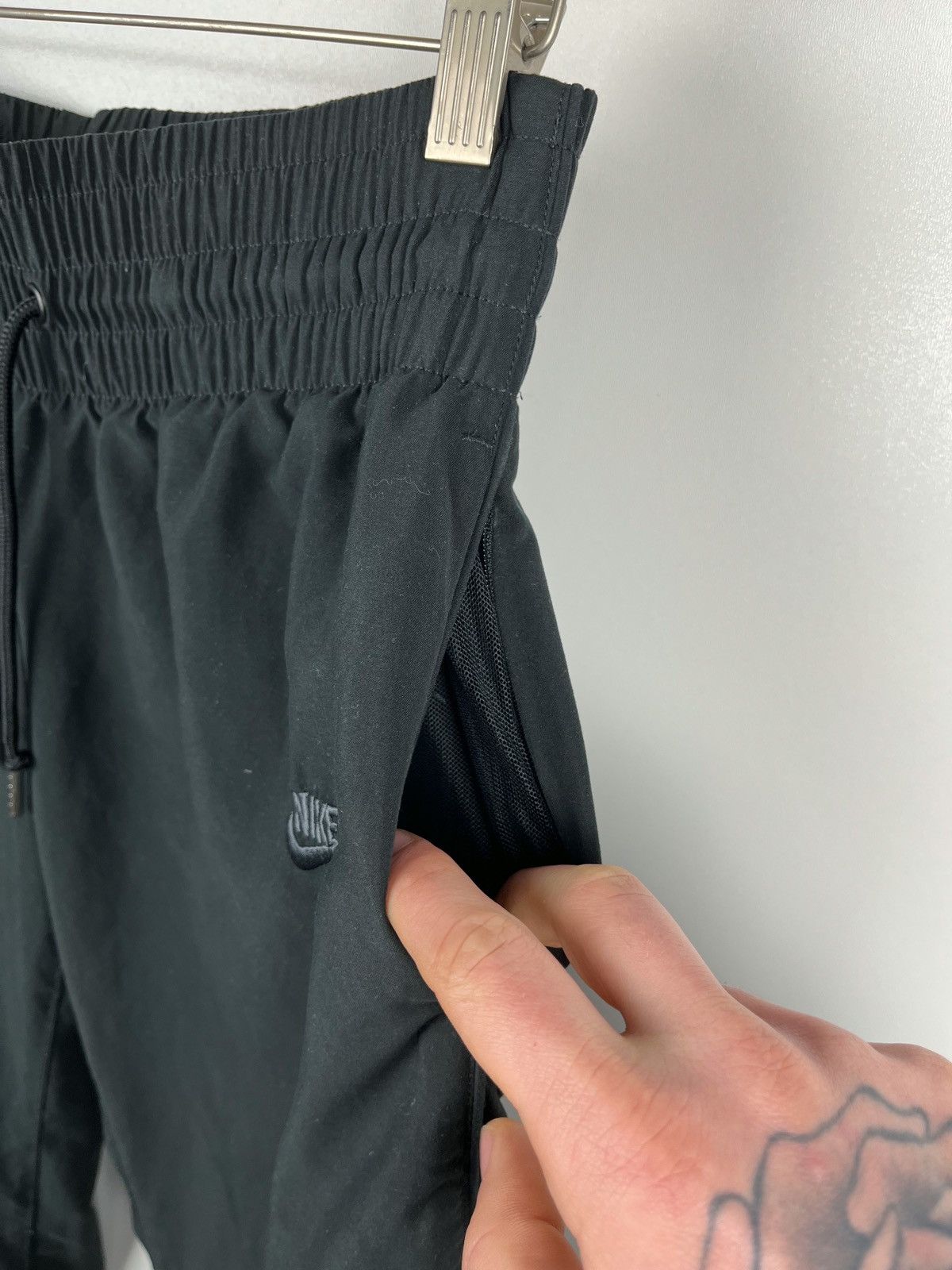 Japanese Brand × Nike VINTAGE PARASHUTE Y2K NYLON NIKE PANTS WOMENS S Size 27" / US 4 / IT 40 - 8 Thumbnail