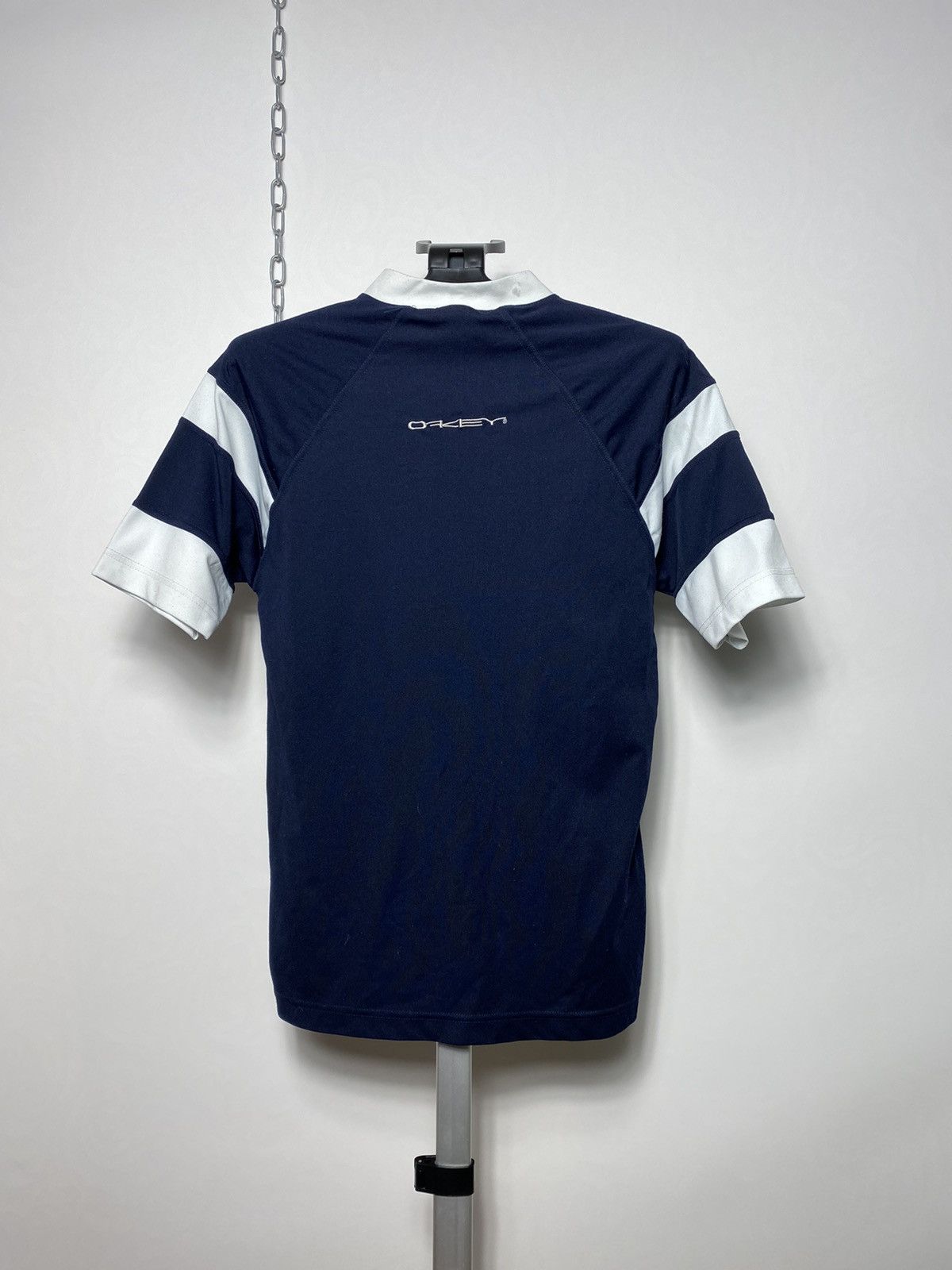 Oakley Vintage Oakley central logo t-shirt tee size S Size US S / EU 44-46 / 1 - 7 Thumbnail