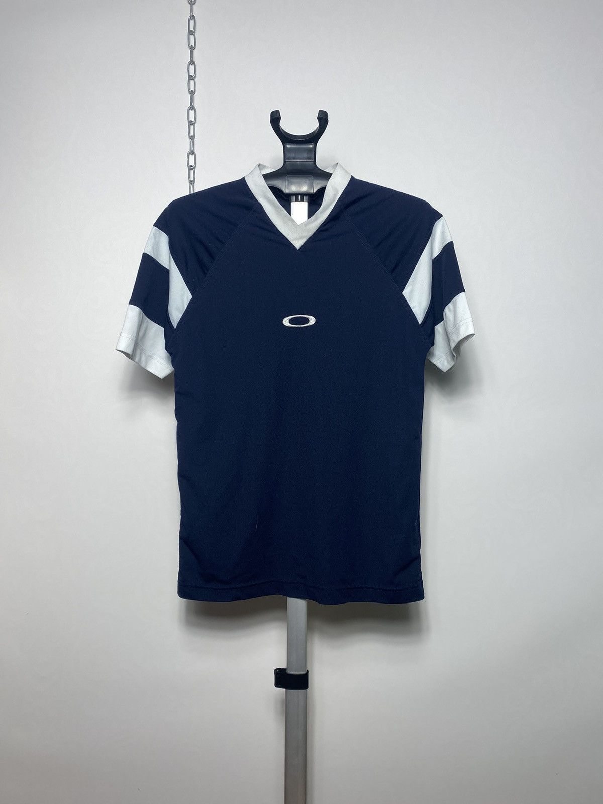 Oakley Vintage Oakley central logo t-shirt tee size S Size US S / EU 44-46 / 1 - 1 Thumbnail