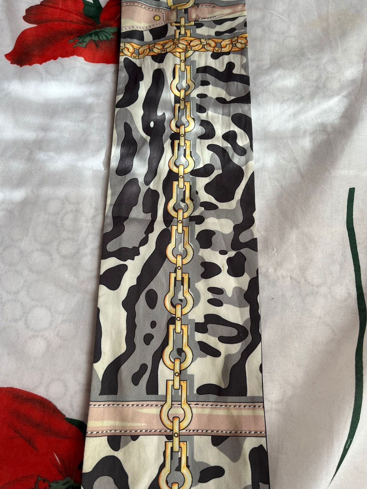 Louis Vuitton Louis Vuitton scarf handkerchief monogram Size ONE SIZE - 8 Thumbnail