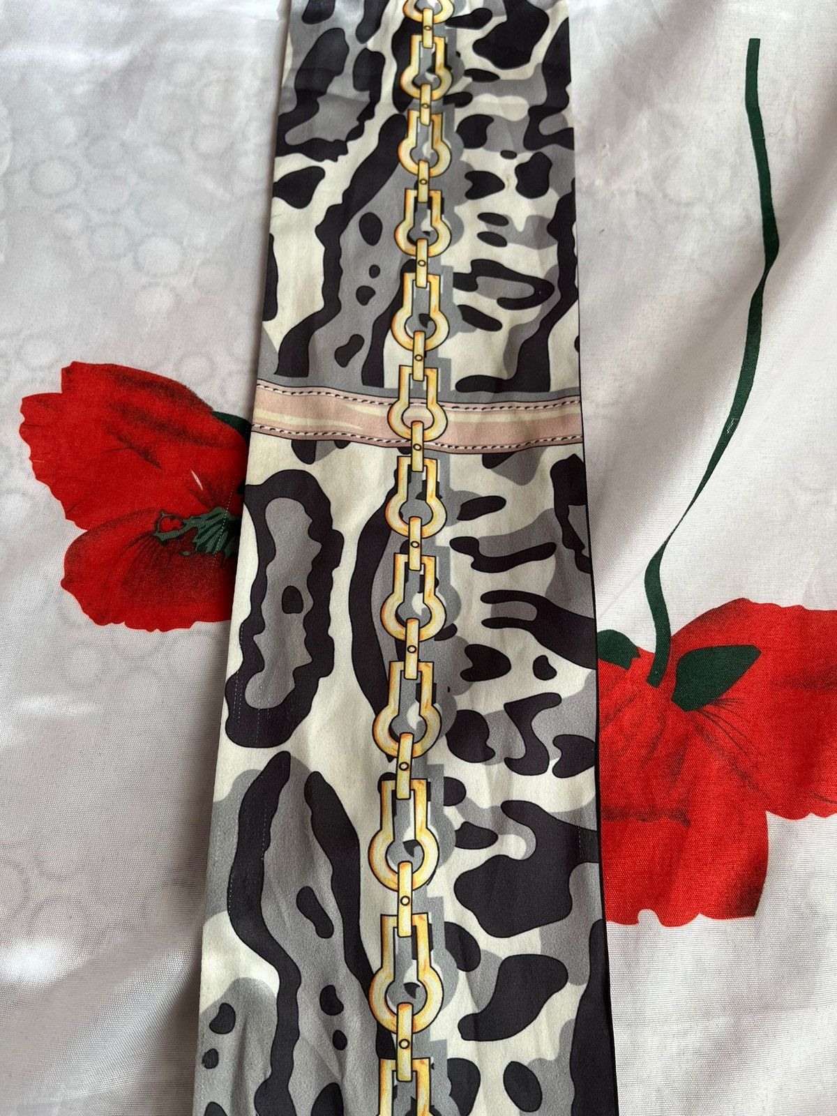 Louis Vuitton Louis Vuitton scarf handkerchief monogram Size ONE SIZE - 6 Thumbnail