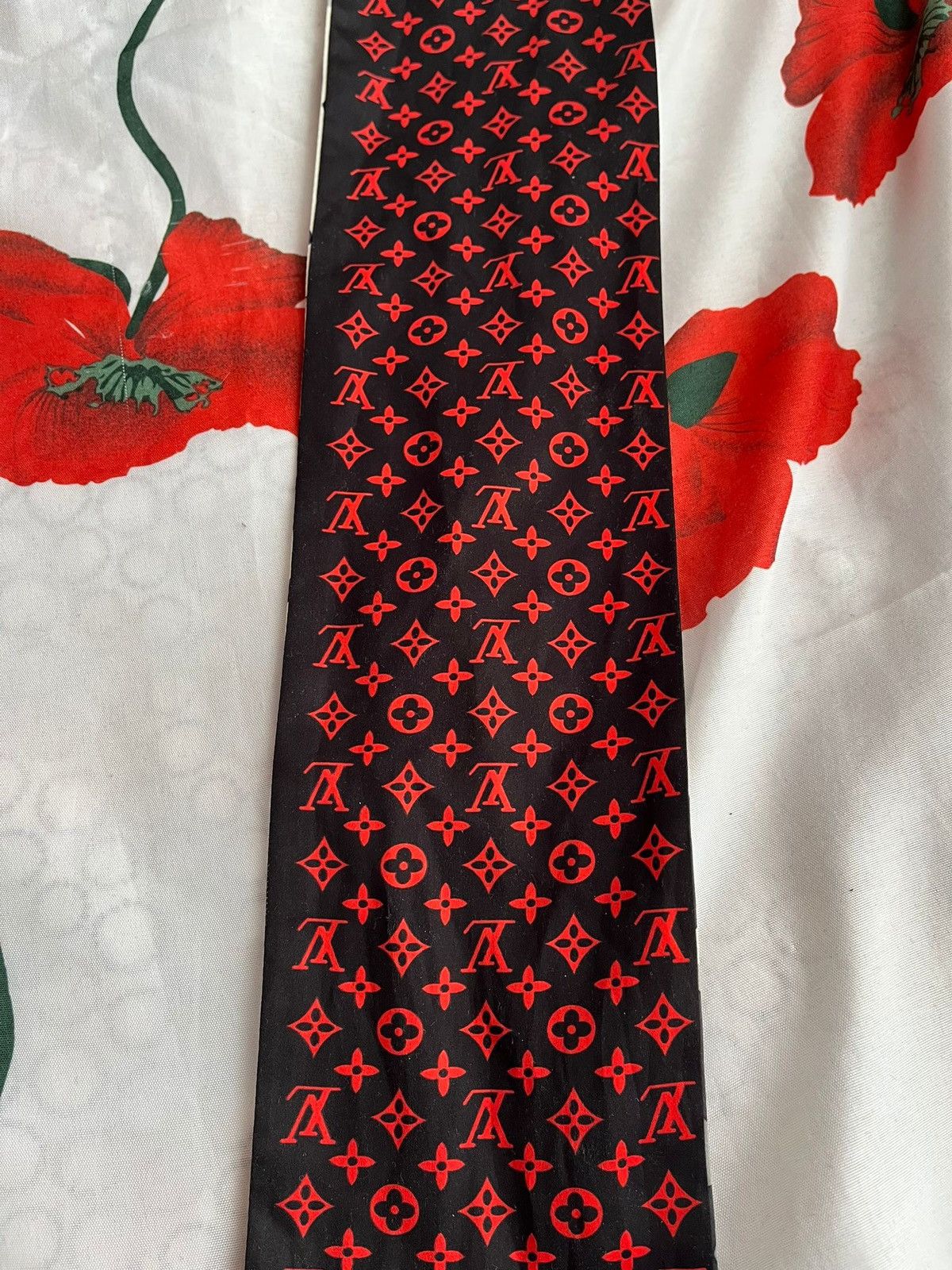 Louis Vuitton Louis Vuitton scarf handkerchief monogram Size ONE SIZE - 11 Thumbnail