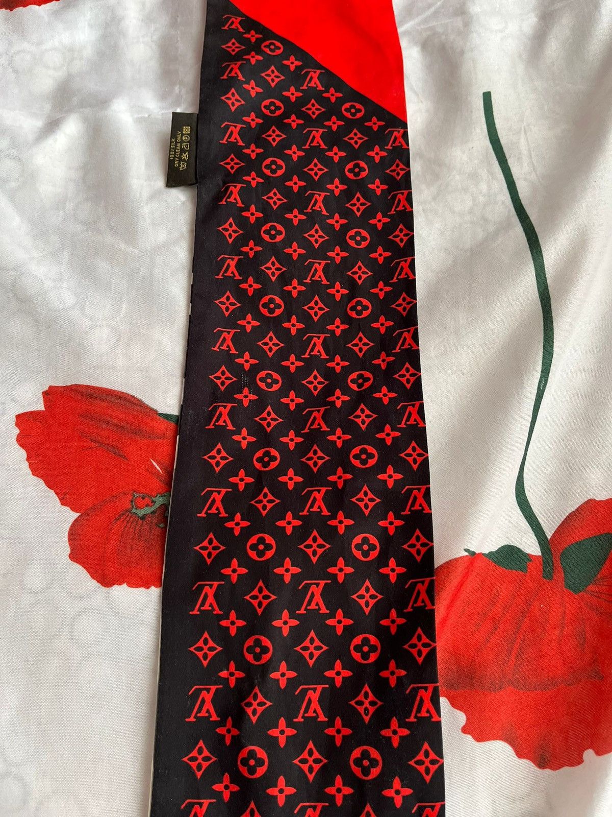 Louis Vuitton Louis Vuitton scarf handkerchief monogram Size ONE SIZE - 14 Thumbnail