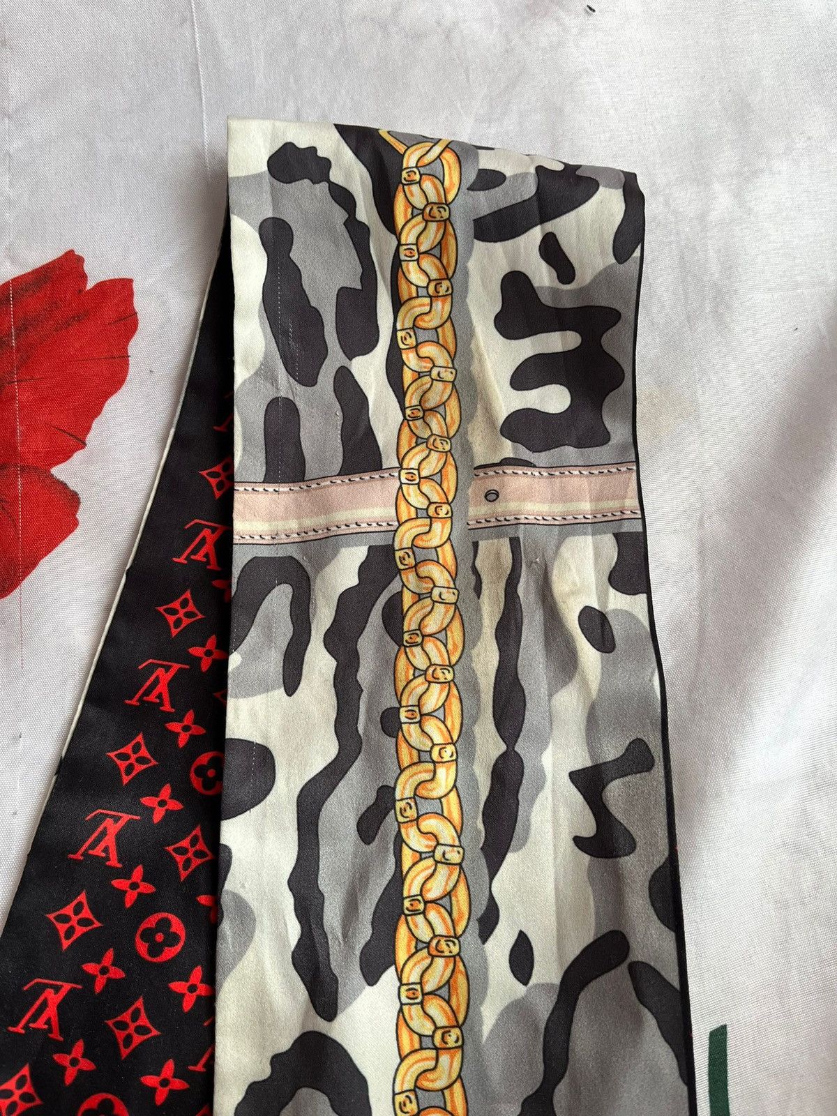 Louis Vuitton Louis Vuitton scarf handkerchief monogram Size ONE SIZE - 12 Thumbnail