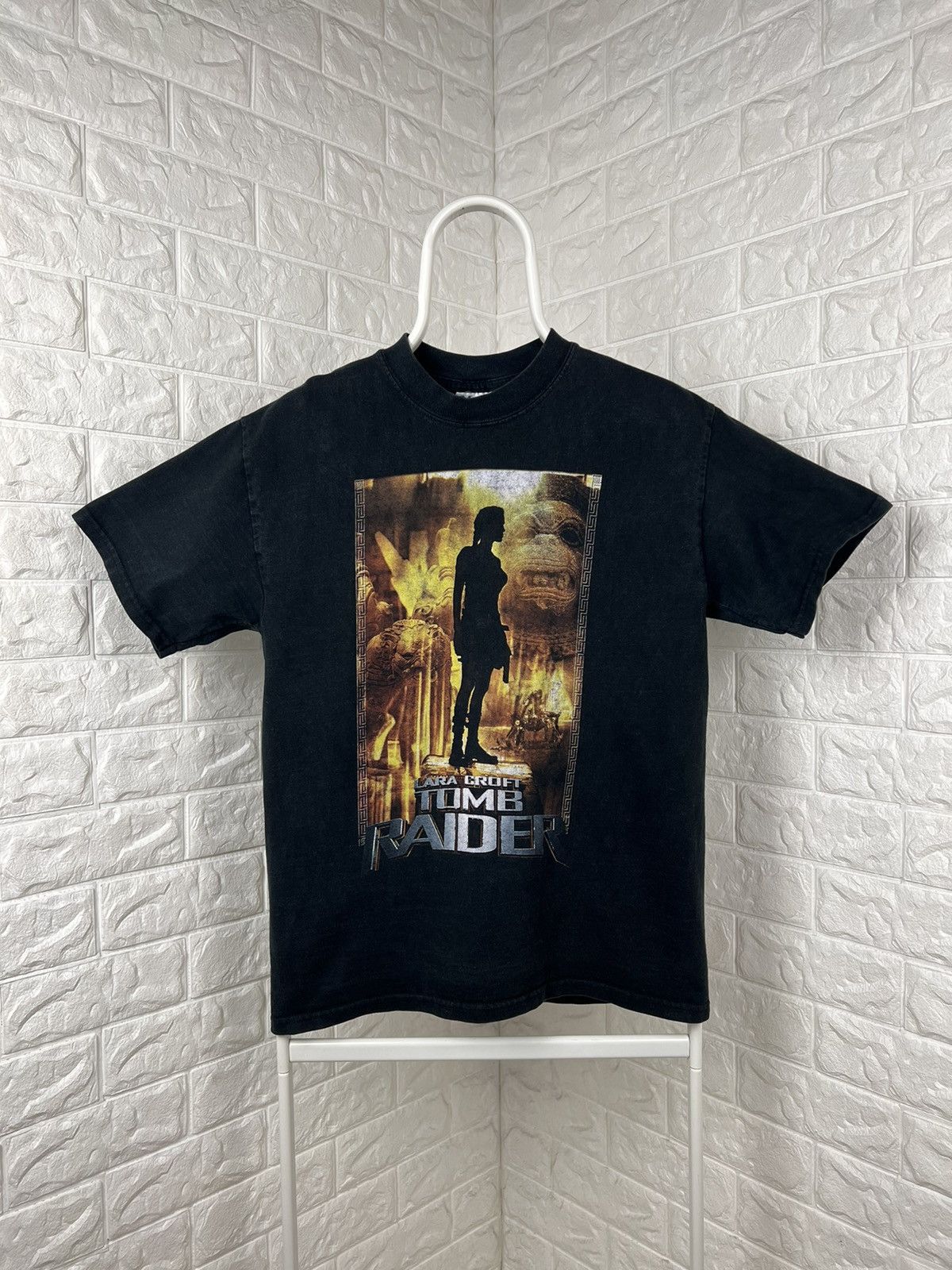 Vintage Vintage Lara Croft Tomb Raider Movie Film T Shirt Size US M / EU 48-50 / 2 - 1 Thumbnail