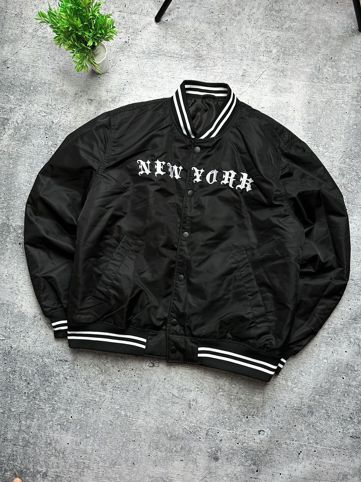Vintage Vintage USA New York Hip-Hop Bomber Rap Jacket Size US XL / EU 56 / 4 - 4 Thumbnail