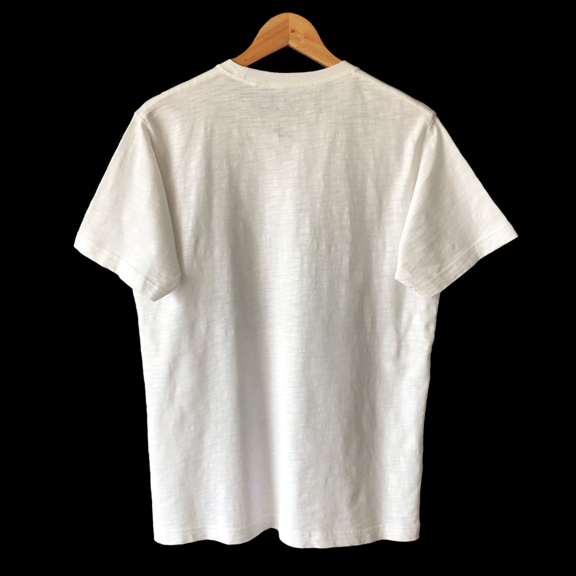Japanese Brand × Uniqlo Hokusai Blue Great Wave Uniqlo White Tee Shirt L Size US L / EU 52-54 / 3 - 8 Thumbnail