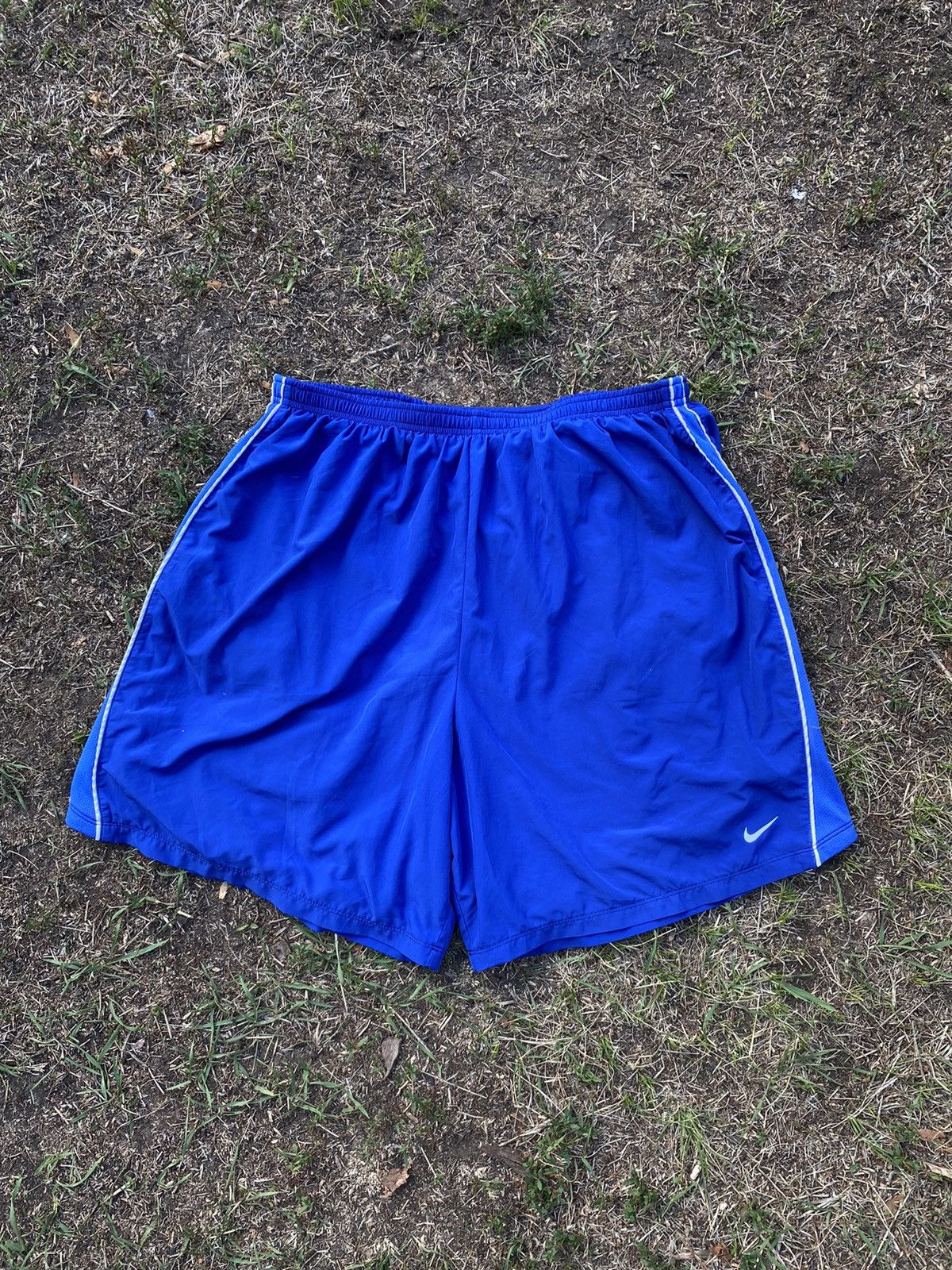 Nike Vintage Nike shorts streetwear swoosh casual y2k size XL Size US 36 / EU 52 - 1 Thumbnail