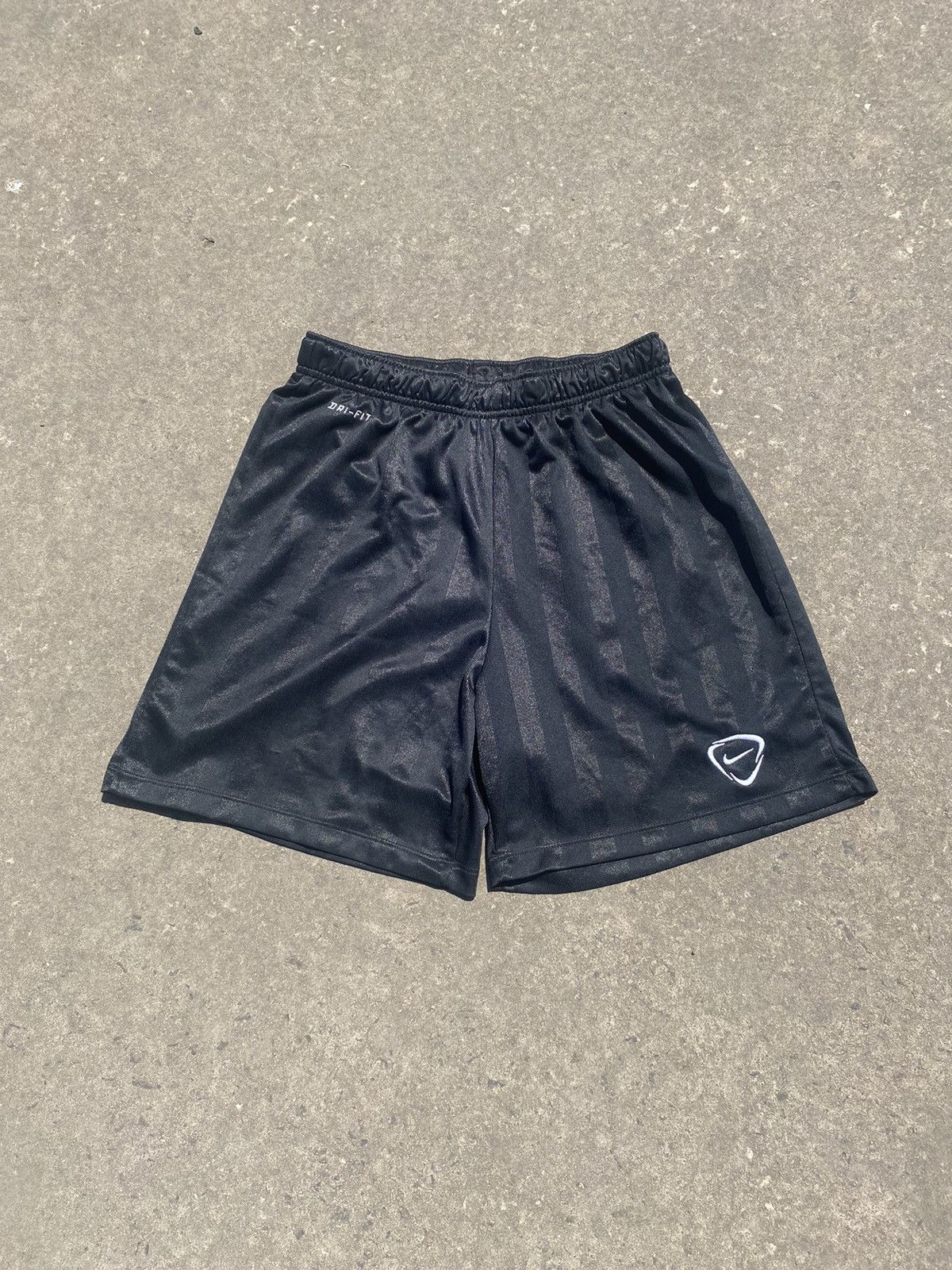 Nike Vintage Nike shorts streetwear swoosh casual y2k size S Size US 30 / EU 46 - 1 Thumbnail