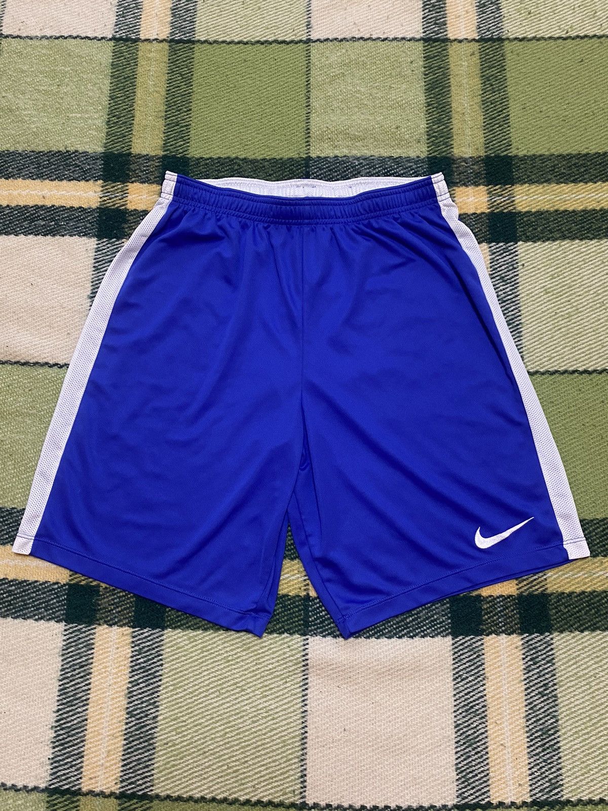 Nike Vintage Nike shorts streetwear swoosh casual y2k size L Size US 34 / EU 50 - 1 Thumbnail