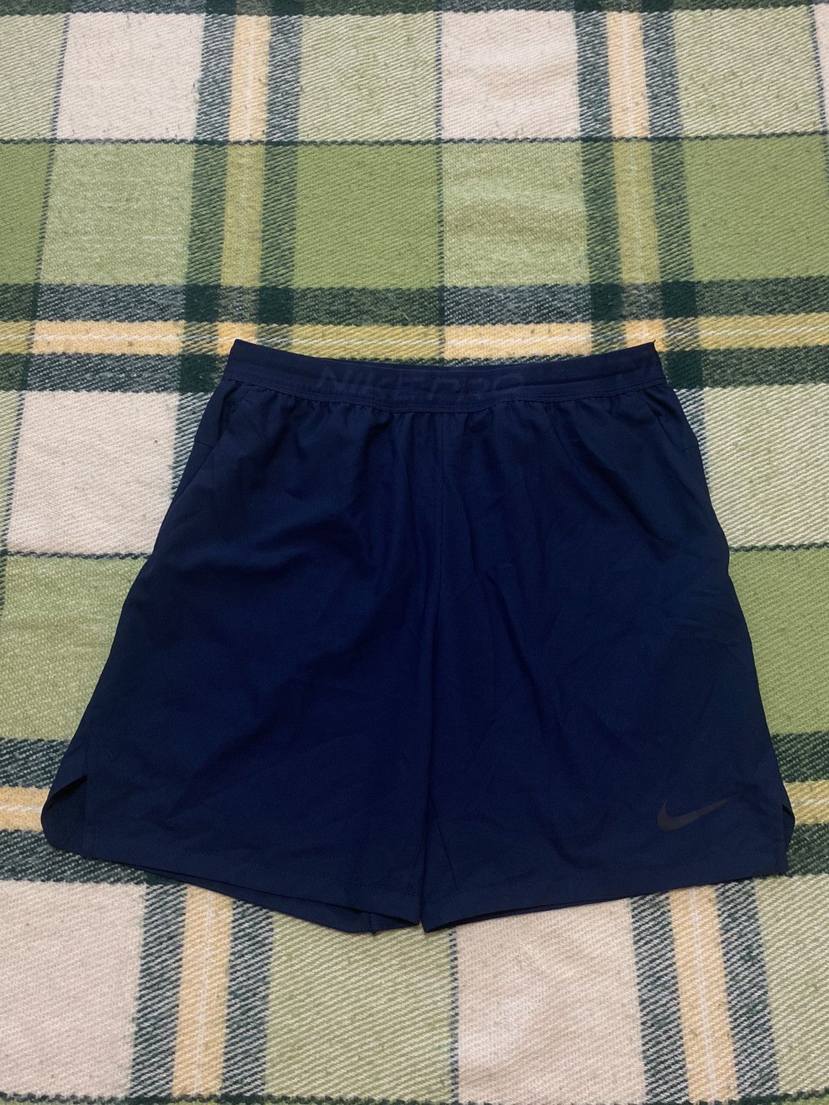 Nike Vintage Nike shorts streetwear swoosh casual y2k size L Size US 34 / EU 50 - 1 Thumbnail