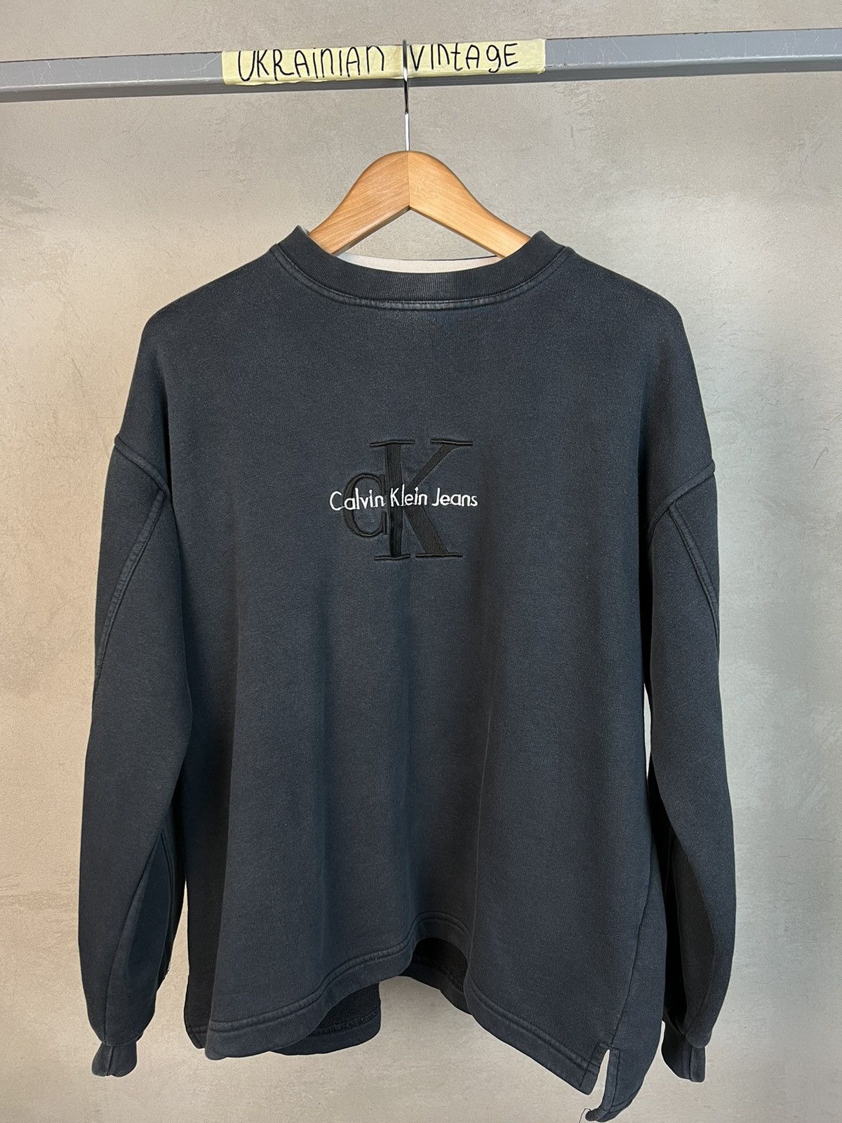 Calvin Klein •Free shipping• Vintage Calvin Klein Jeans Gray Sweatshirt Size US M / EU 48-50 / 2 - 2 Thumbnail