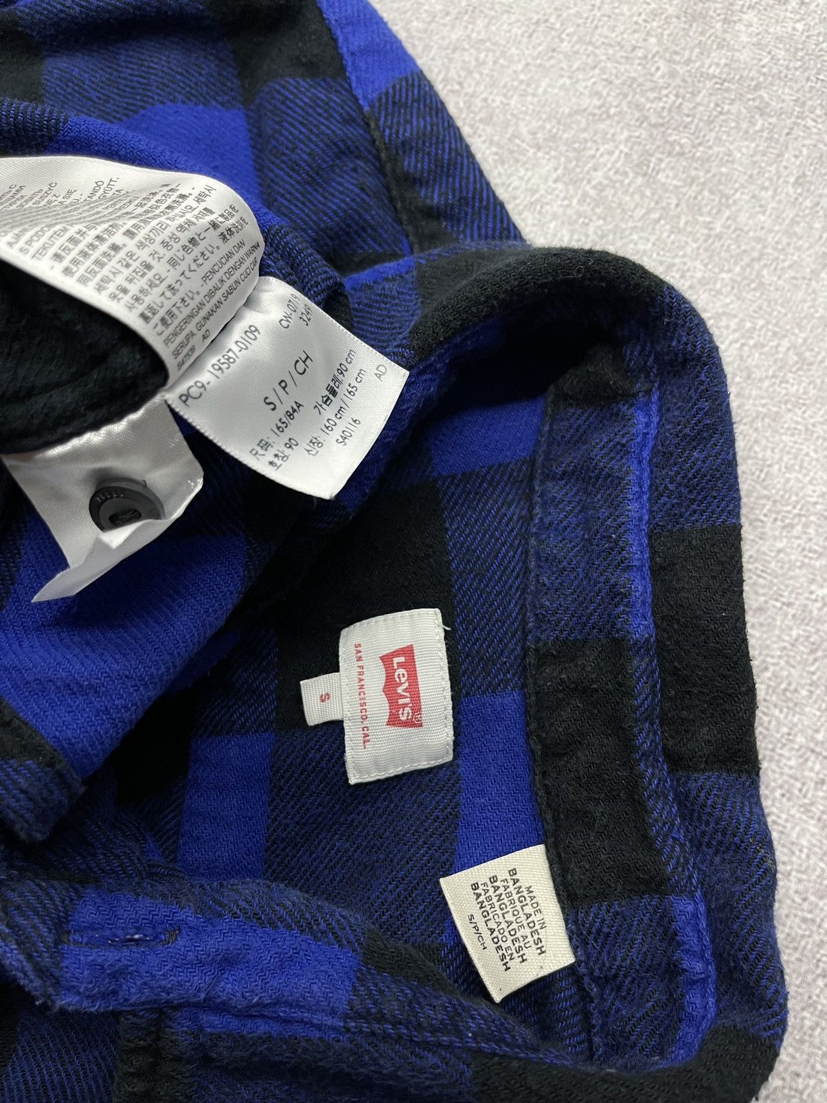 Levi's × Levi's Vintage Clothing × Vintage Mens Levis Shirt Into a Cage Blue Y2K Vintage Size S Size US S / EU 44-46 / 1 - 7 Thumbnail