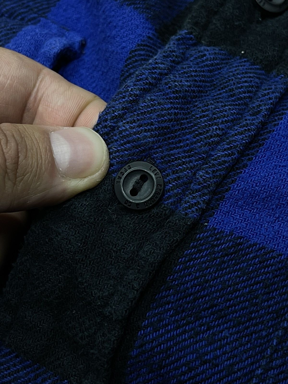 Levi's × Levi's Vintage Clothing × Vintage Mens Levis Shirt Into a Cage Blue Y2K Vintage Size S Size US S / EU 44-46 / 1 - 6 Thumbnail