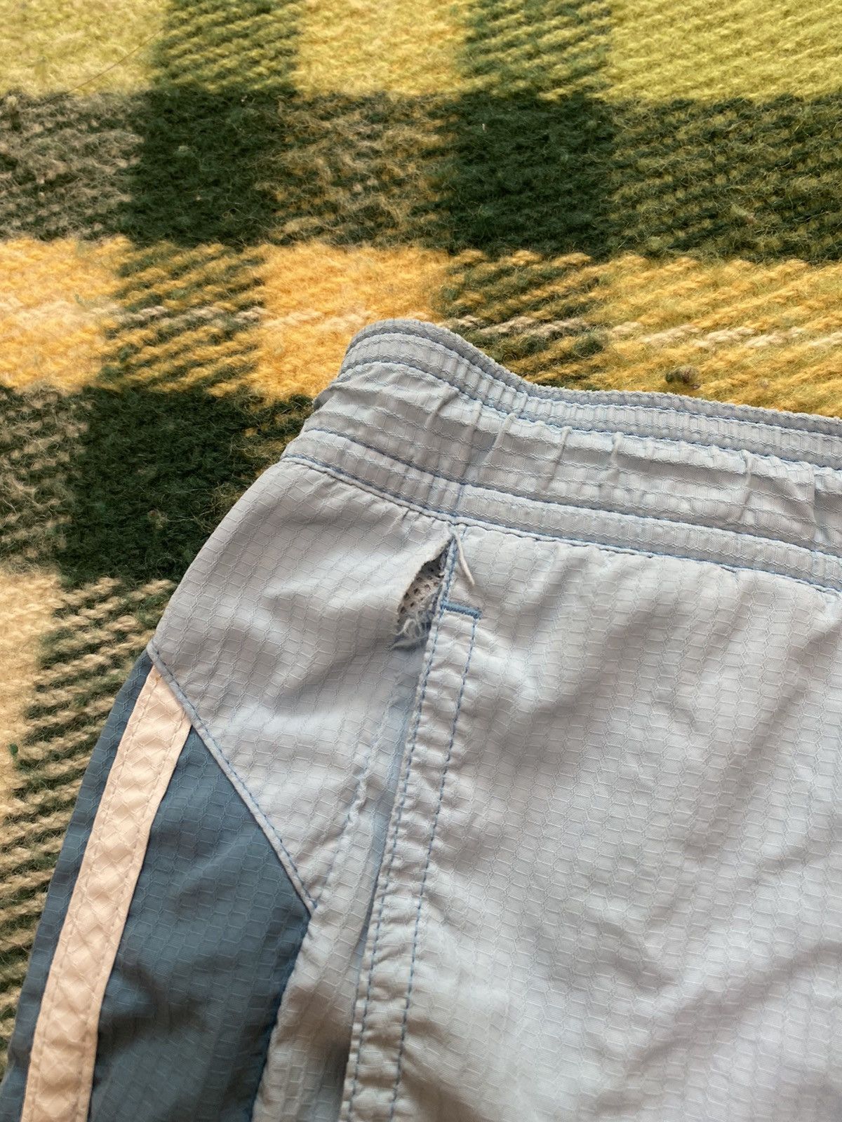 Adidas Vintage Adidas shorts streetwear y2k casual style size M Size US 32 / EU 48 - 2 Thumbnail