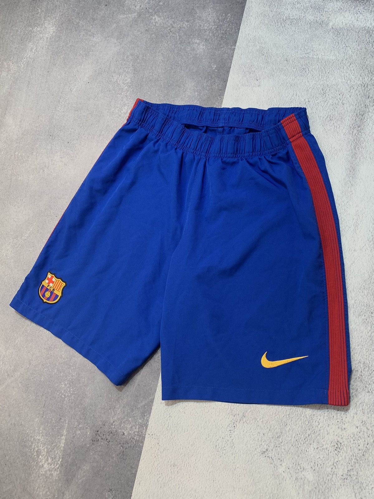 Nike × Vintage Vintage FC Barcelona Nike shorts streetwear Y2K style size M Size US 32 / EU 48 - 2 Thumbnail