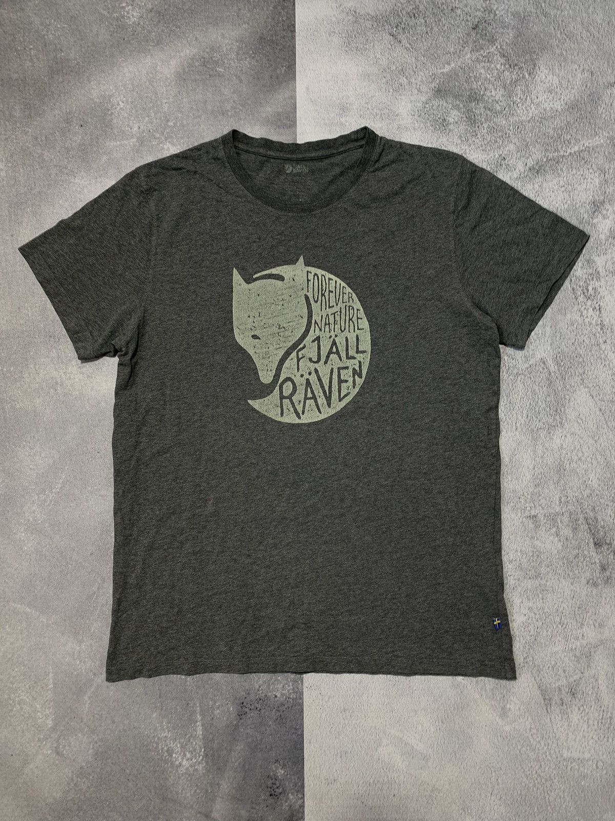 Fjallraven Vintage Y2K FjallRaven tee outdoor big logo size XL Size US XL / EU 56 / 4 - 1 Thumbnail