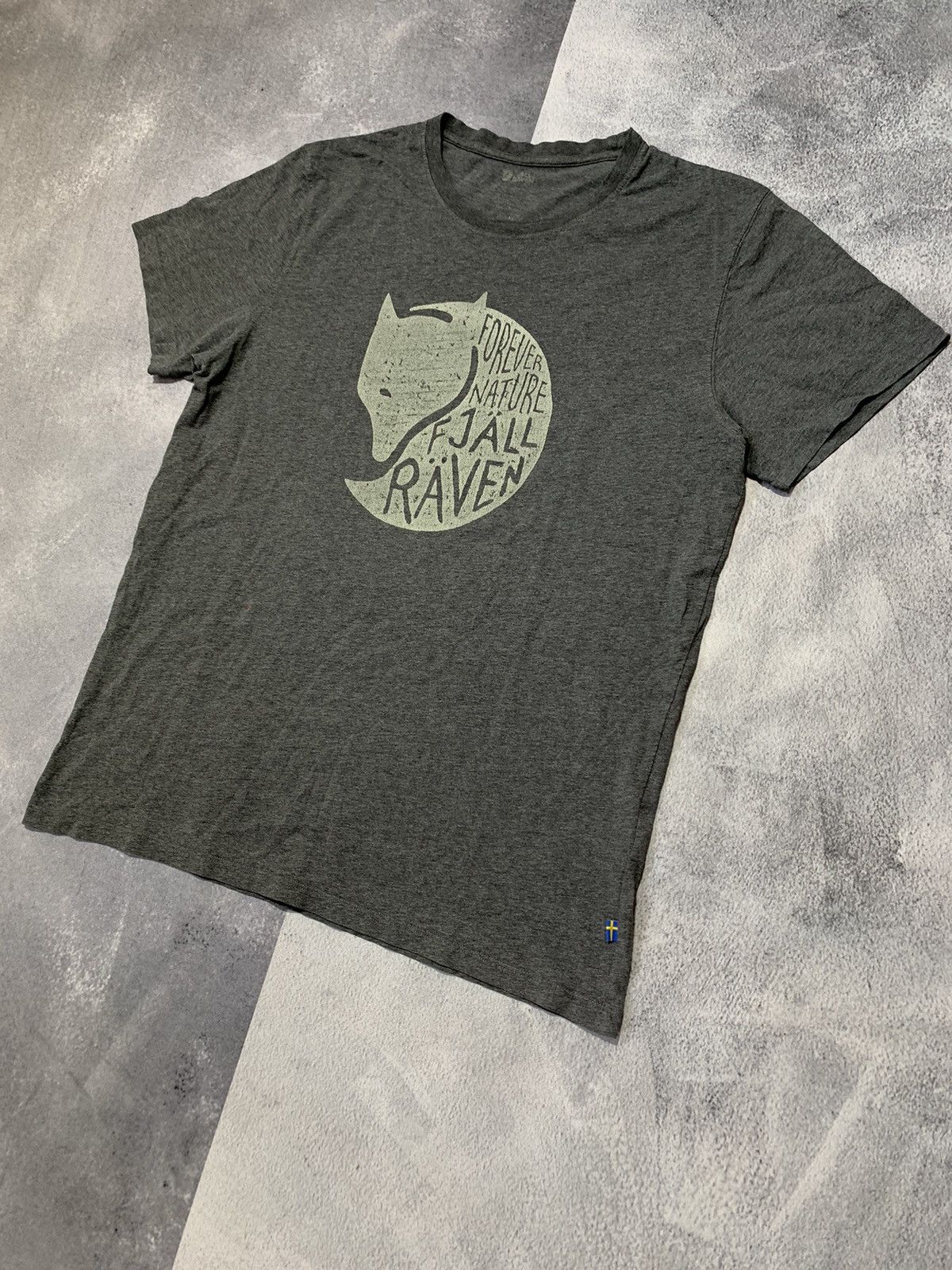 Fjallraven Vintage Y2K FjallRaven tee outdoor big logo size XL Size US XL / EU 56 / 4 - 2 Thumbnail