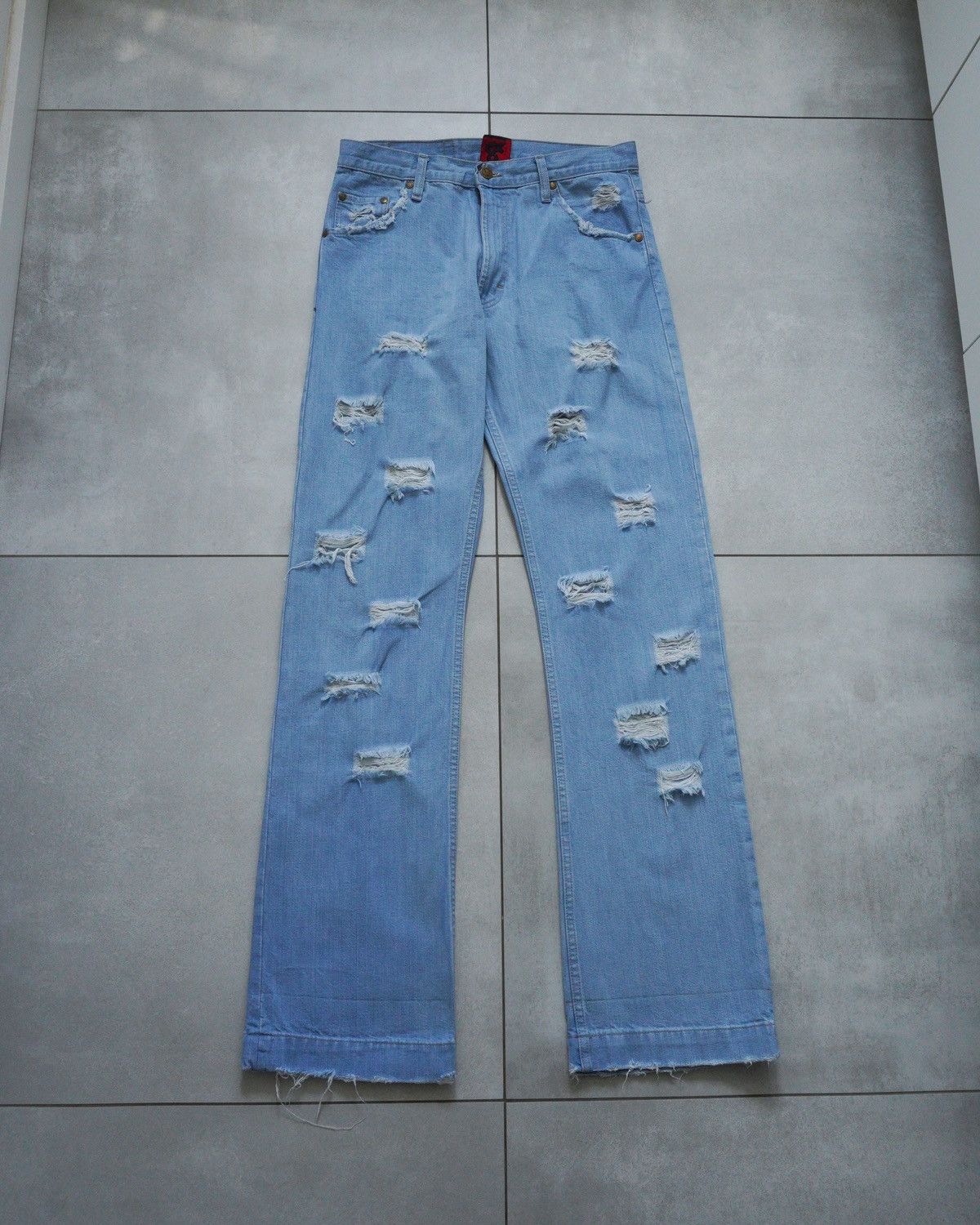 image of Dolce Gabbana Vintage Dolce And Gabbana Distressed Light Blue Denim Jeans, Men's (Size 31)