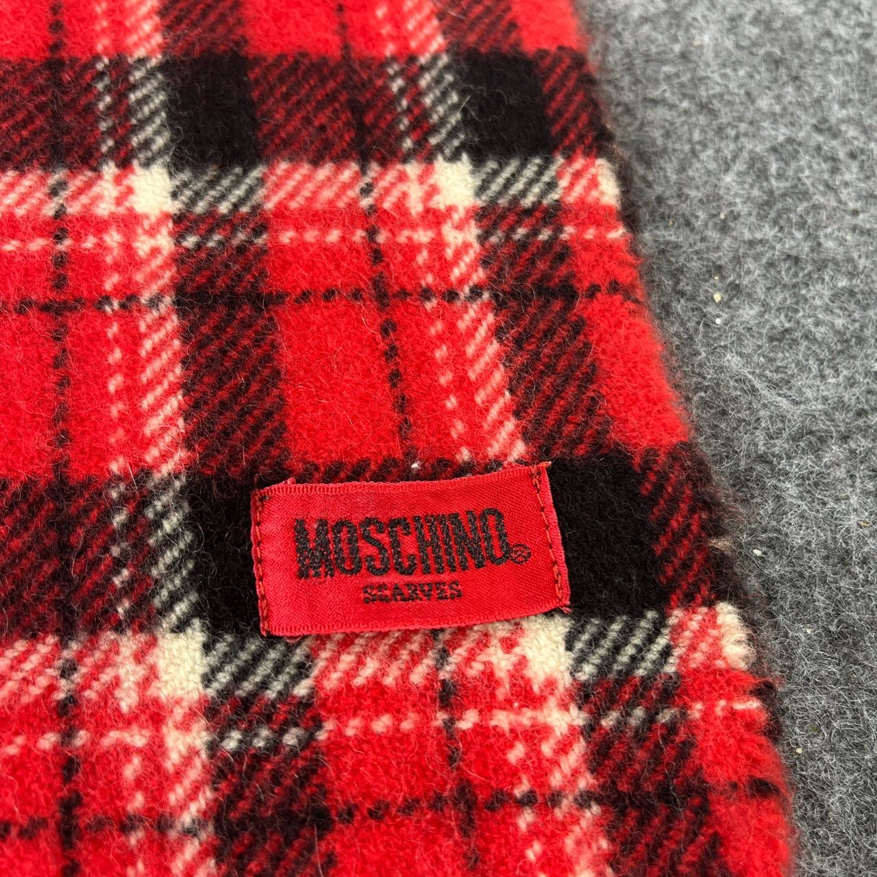 Vintage MOSCHINO SCARVES / MUFFLER / NECKWEAR T373 Size ONE SIZE - 7 Thumbnail