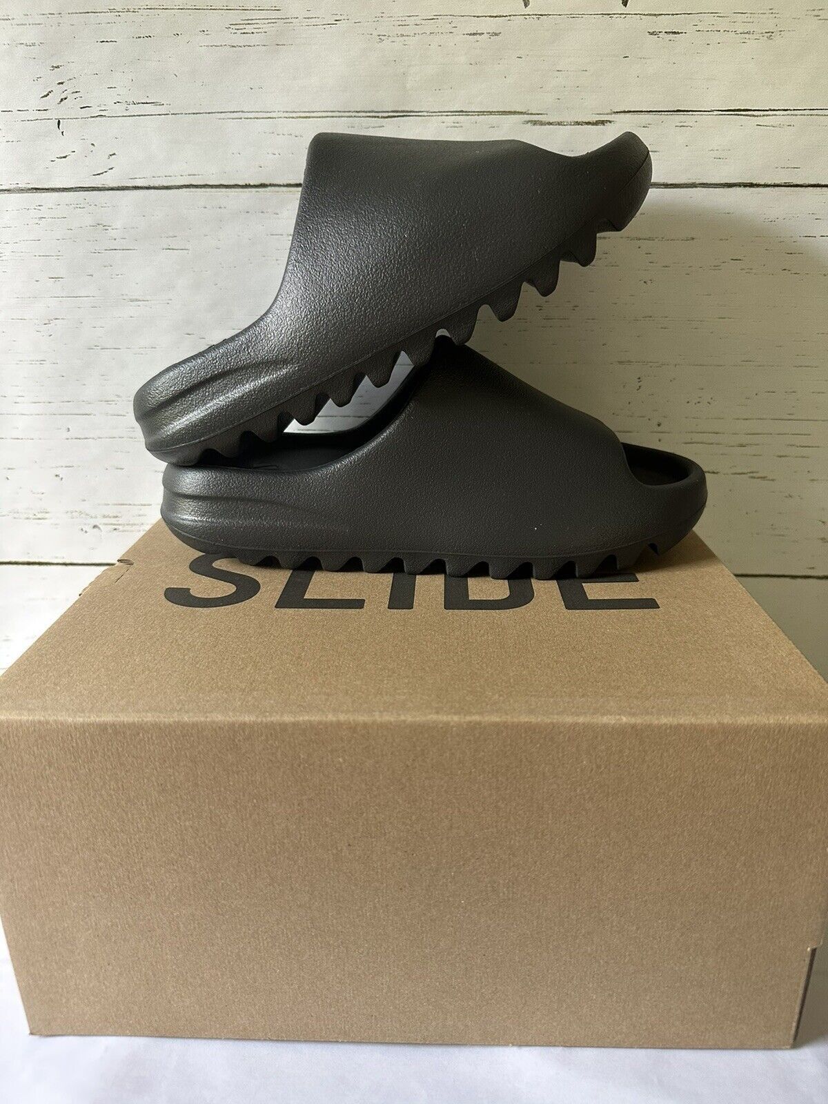 Adidas × Kanye West Men's 5 Women's 6 Onyx Yeezy Slide Black NEW 350 v2 500 700 Size US 5 / EU 37 - 3 Thumbnail