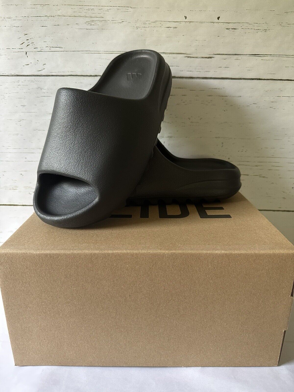 Adidas × Kanye West Men's 5 Women's 6 Onyx Yeezy Slide Black NEW 350 v2 500 700 Size US 5 / EU 37 - 2 Thumbnail