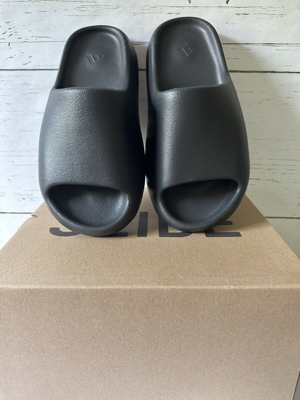 Adidas × Kanye West Men's 5 Women's 6 Onyx Yeezy Slide Black NEW 350 v2 500 700 Size US 5 / EU 37 - 5 Thumbnail