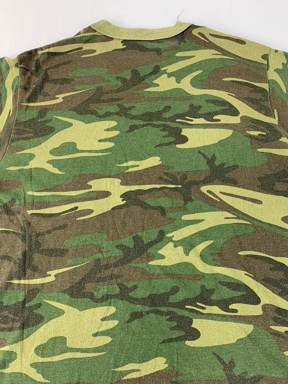 Vintage 90s Army Military Green Camouflage Single Pocket Tee Size US XL / EU 56 / 4 - 4 Thumbnail