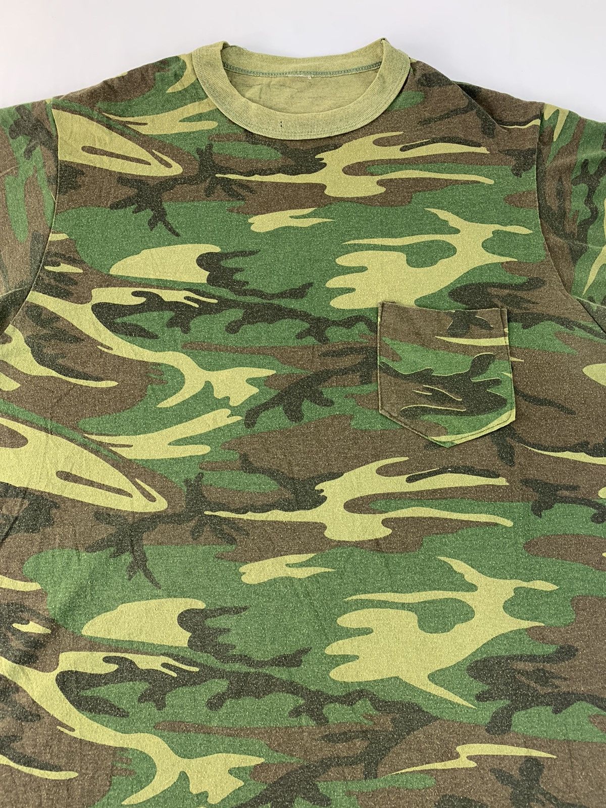 Vintage 90s Army Military Green Camouflage Single Pocket Tee Size US XL / EU 56 / 4 - 3 Thumbnail