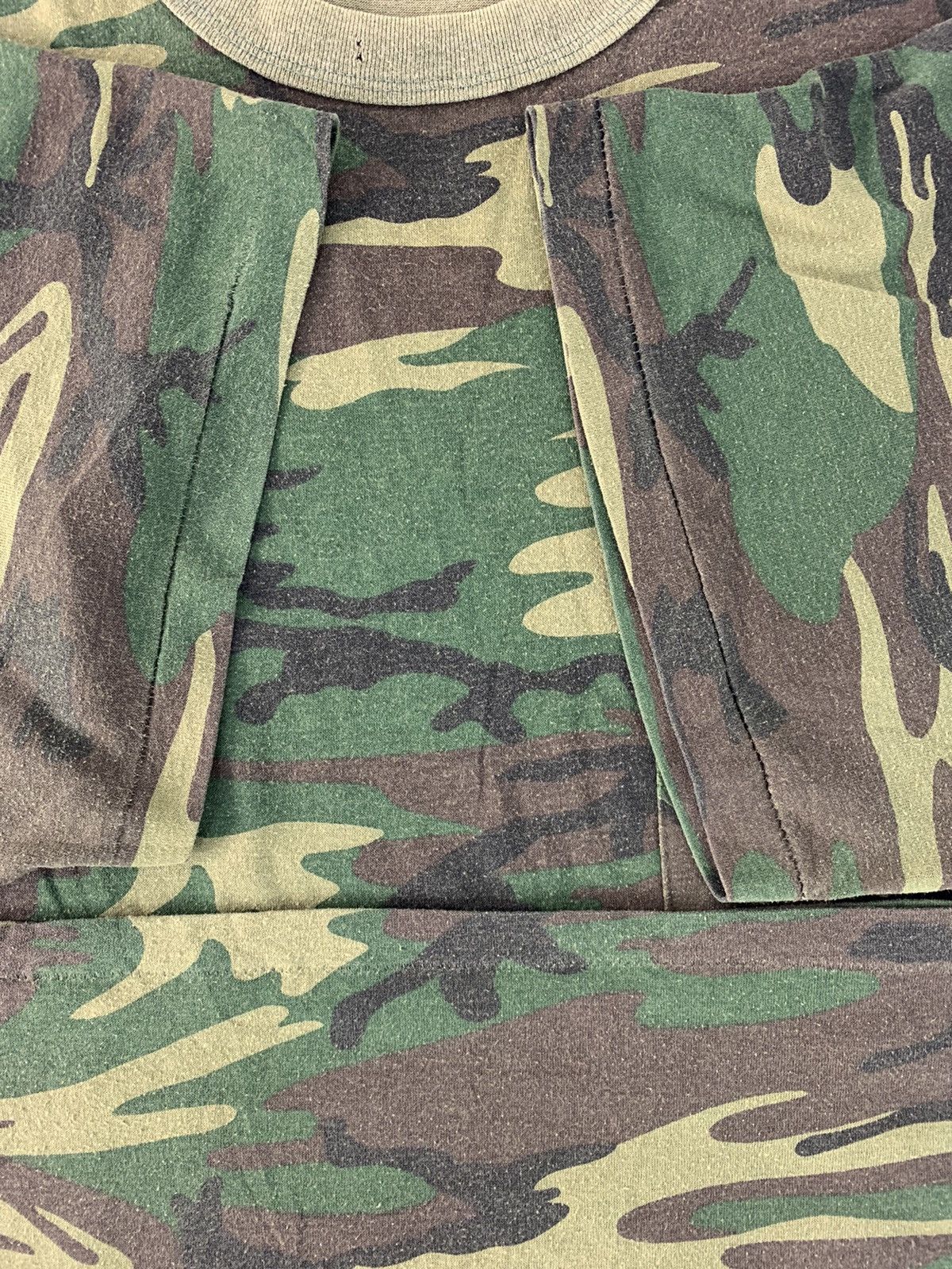 Vintage 90s Army Military Green Camouflage Single Pocket Tee Size US XL / EU 56 / 4 - 6 Thumbnail
