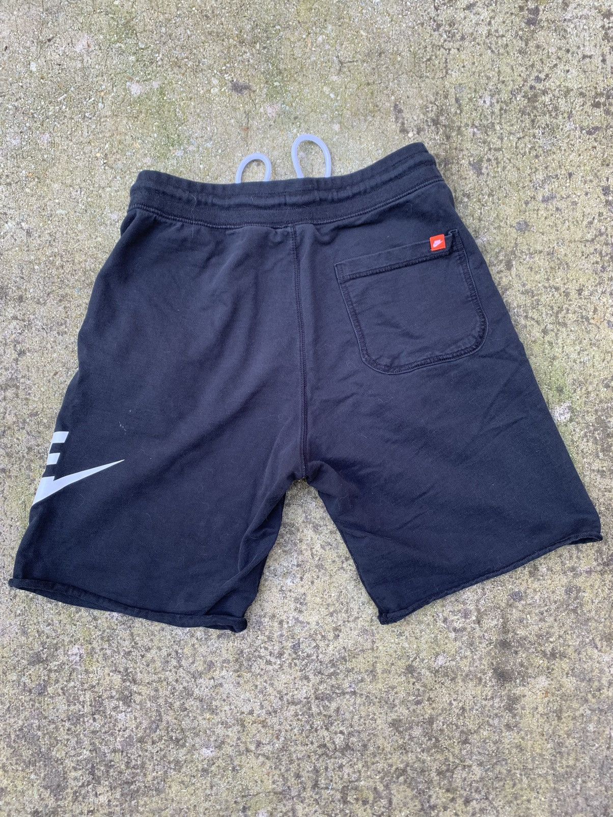 Nike Nike Shorts Size US 30 / EU 46 - 2 Thumbnail
