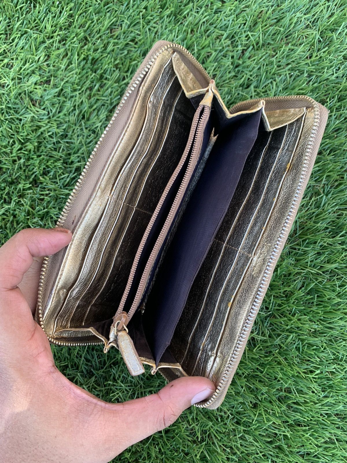 Yves Saint Laurent YVES SAINT LAURENT mail wallet round zipper leather Size ONE SIZE - 4 Thumbnail