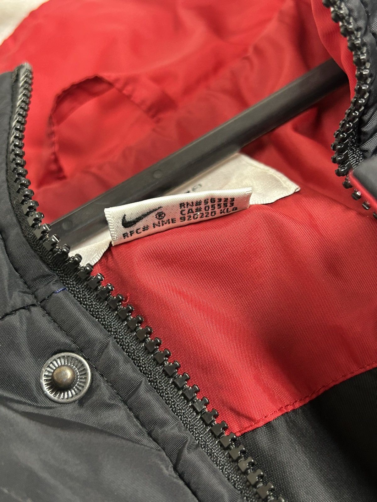 Nike 90s Vintage Nike Big Swoosh On Back Puffer Jacket In Black Size US M / EU 48-50 / 2 - 10 Thumbnail