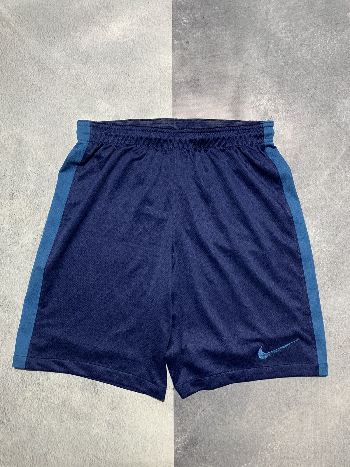 Nike Vintage Y2K Nike bottoms shorts swoosh streetwear size S Size US 30 / EU 46 - 1 Thumbnail