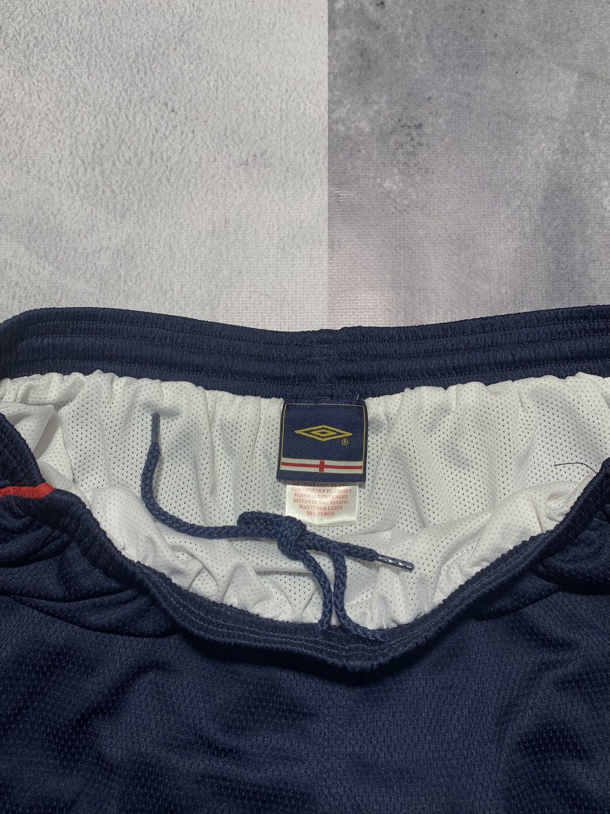 Umbro Vintage 90s Umbro England shorts streetwear casual size XL Size US 36 / EU 52 - 3 Thumbnail