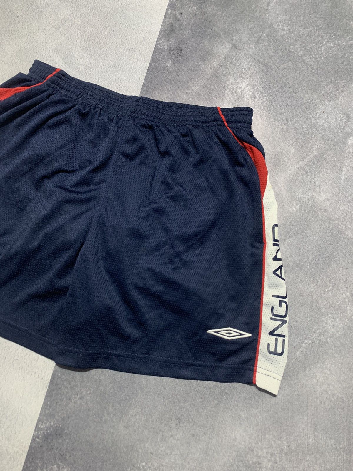 Umbro Vintage 90s Umbro England shorts streetwear casual size XL Size US 36 / EU 52 - 2 Thumbnail