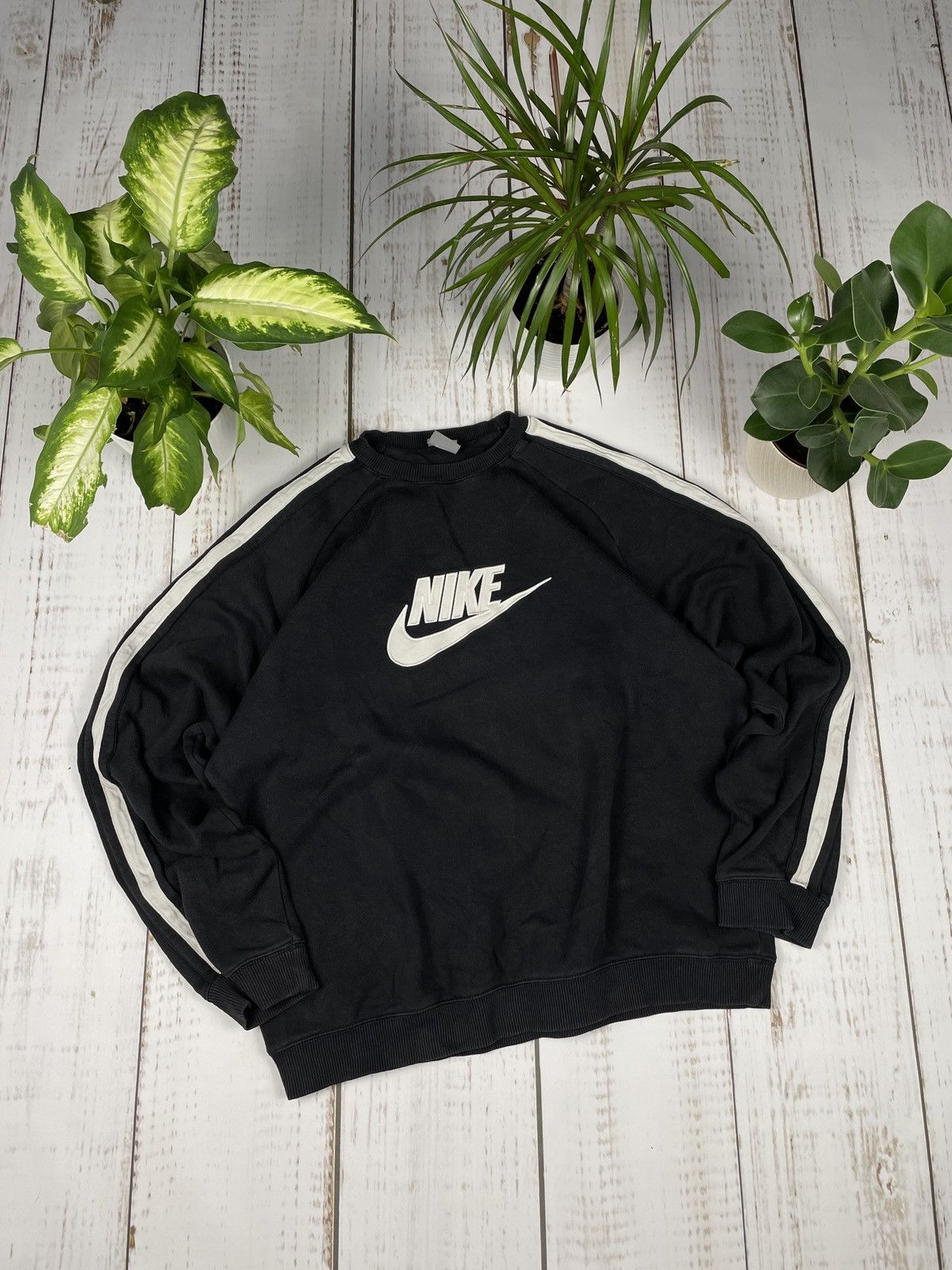 Nike Nike Vintage Crewneck Center Logo Y2K Size US L / EU 52-54 / 3 - 2 Thumbnail