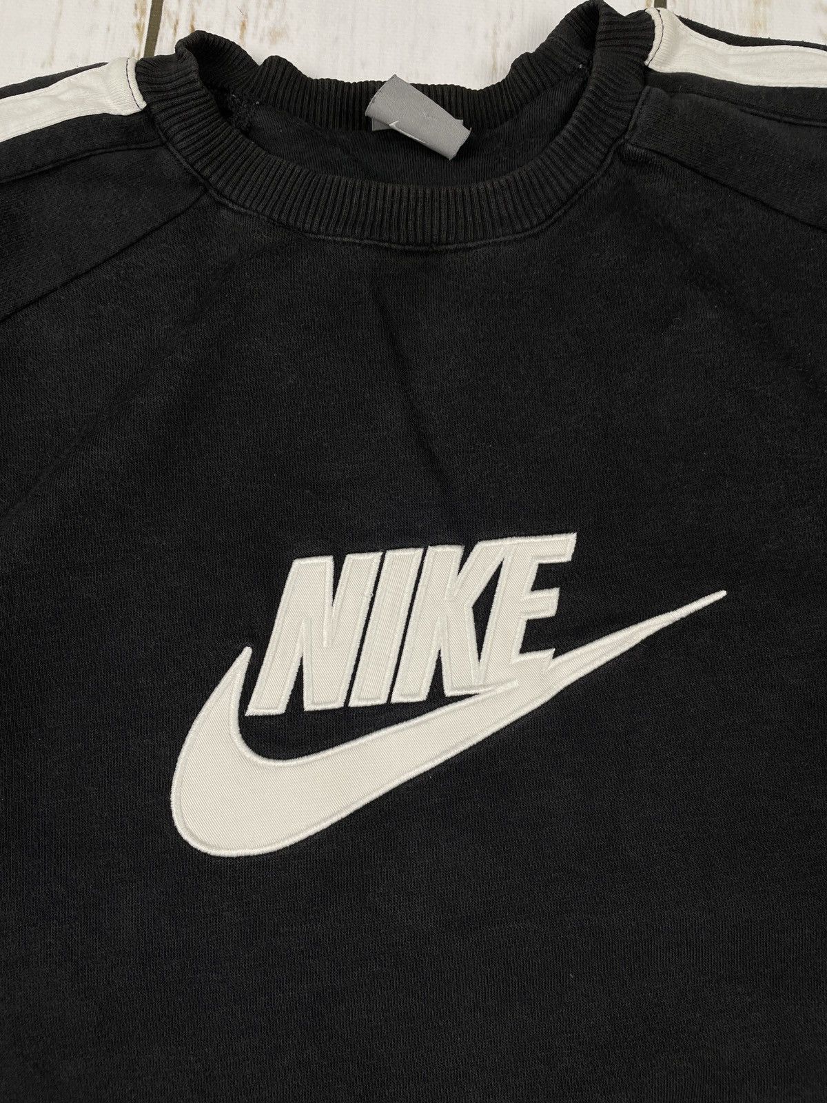 Nike Nike Vintage Crewneck Center Logo Y2K Size US L / EU 52-54 / 3 - 3 Thumbnail