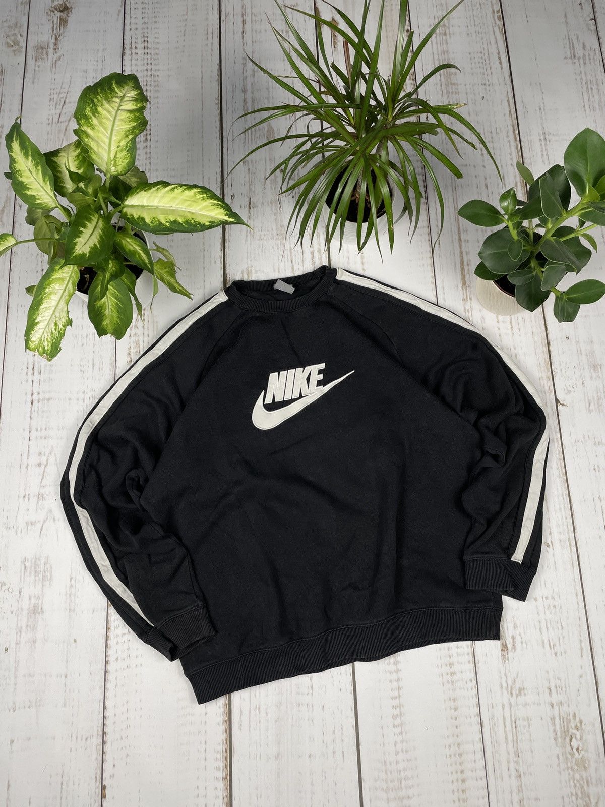 Nike Nike Vintage Crewneck Center Logo Y2K Size US L / EU 52-54 / 3 - 1 Thumbnail