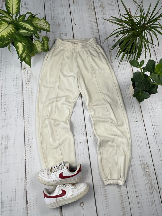 Cream on sale nike sweatpants