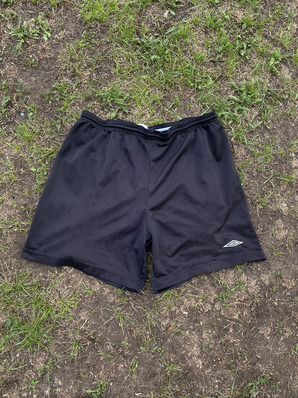 Umbro Vintage 90s Umbro shorts streetwear monogrammed y2k size L Size US 34 / EU 50 - 1 Thumbnail