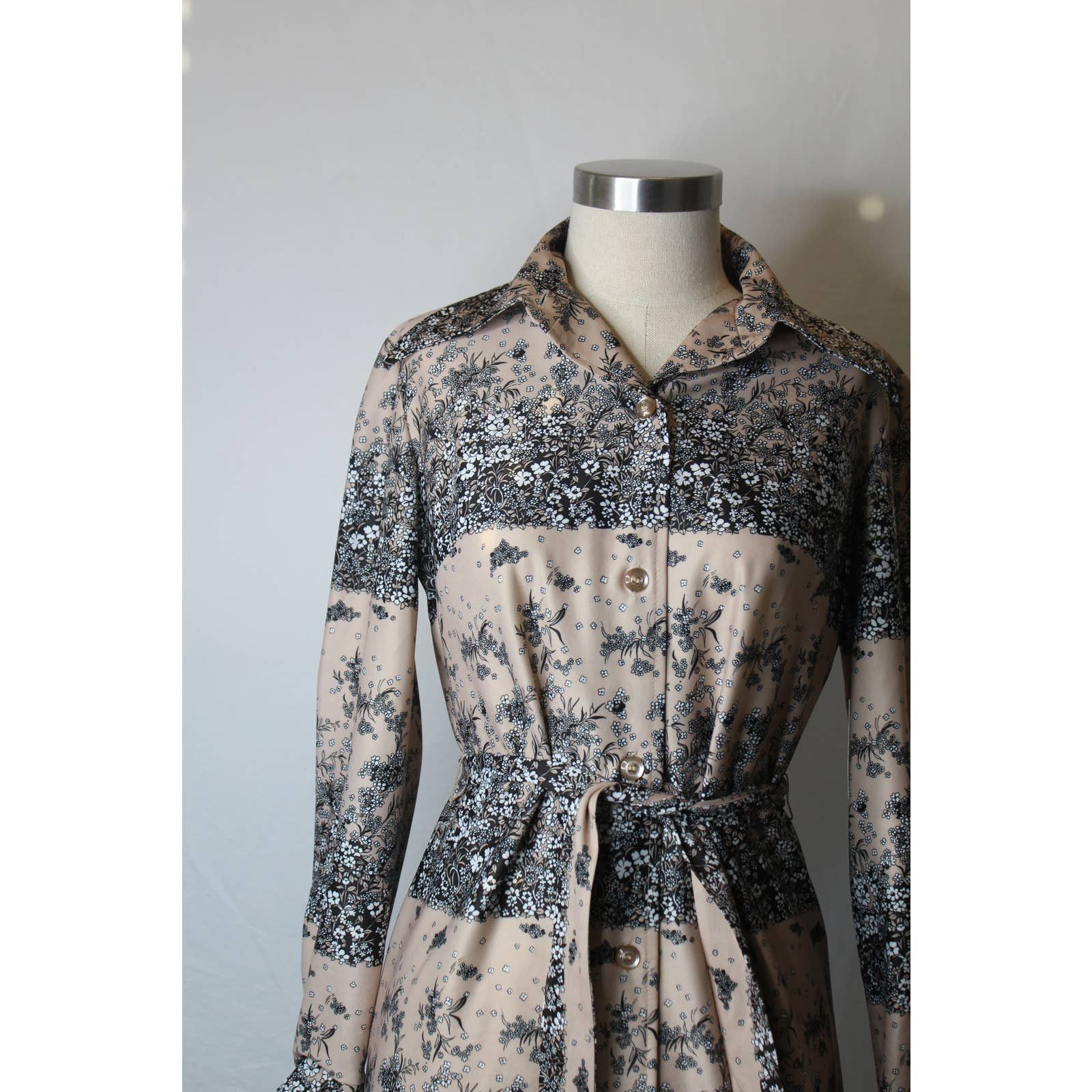 Vintage Vintage 1970s Shirt Dress Midi Neutral Floral Color Block Size M / US 6-8 / IT 42-44 - 5 Thumbnail