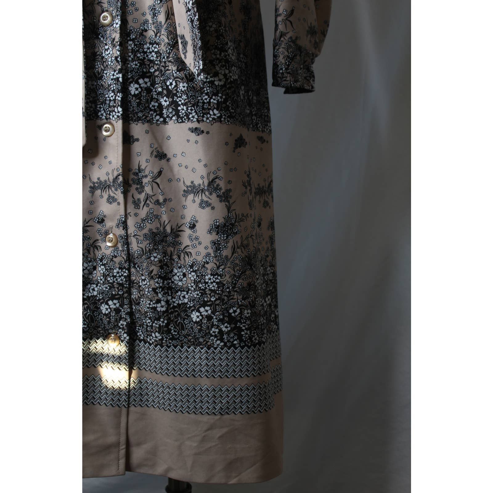 Vintage Vintage 1970s Shirt Dress Midi Neutral Floral Color Block Size M / US 6-8 / IT 42-44 - 6 Thumbnail