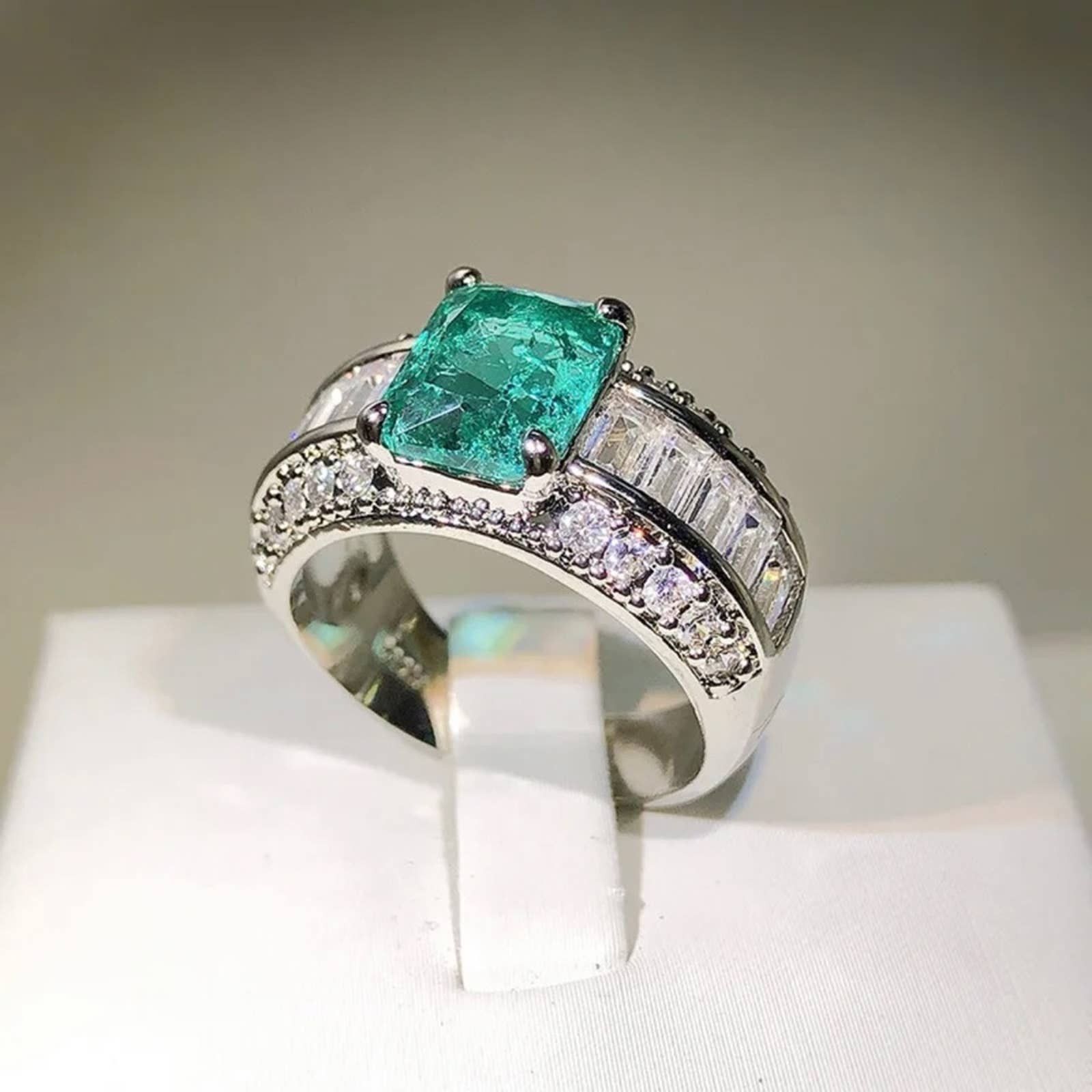 Ladies elegant paraiba emerald stone 925 ring 8 NIB