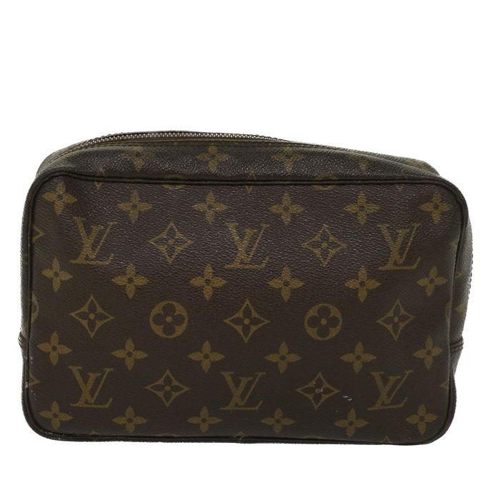 Auth Louis Vuitton Monogram Trousse Toilette 23 Clutch Hand Bag