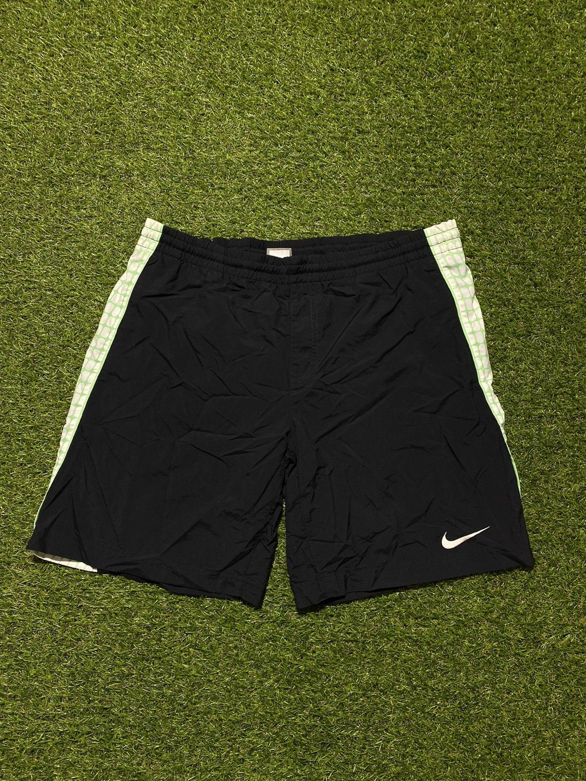 Nike Vintage Nike shorts streetwear swoosh casual y2k size M Size US 32 / EU 48 - 1 Thumbnail